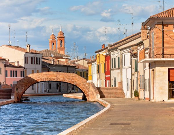 Find out all the facilities in the Comacchio area